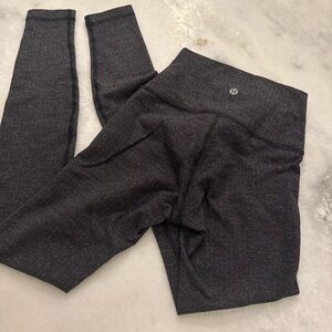 Black/white Lululemon leggings, size 2, EUC. Smoke free home.